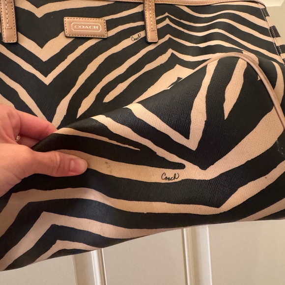 COACH Park Metro F26983 Black Tan Zebra Coated Canvas Tote Shoulder Bag 3 Charms - Picture 8 of 15